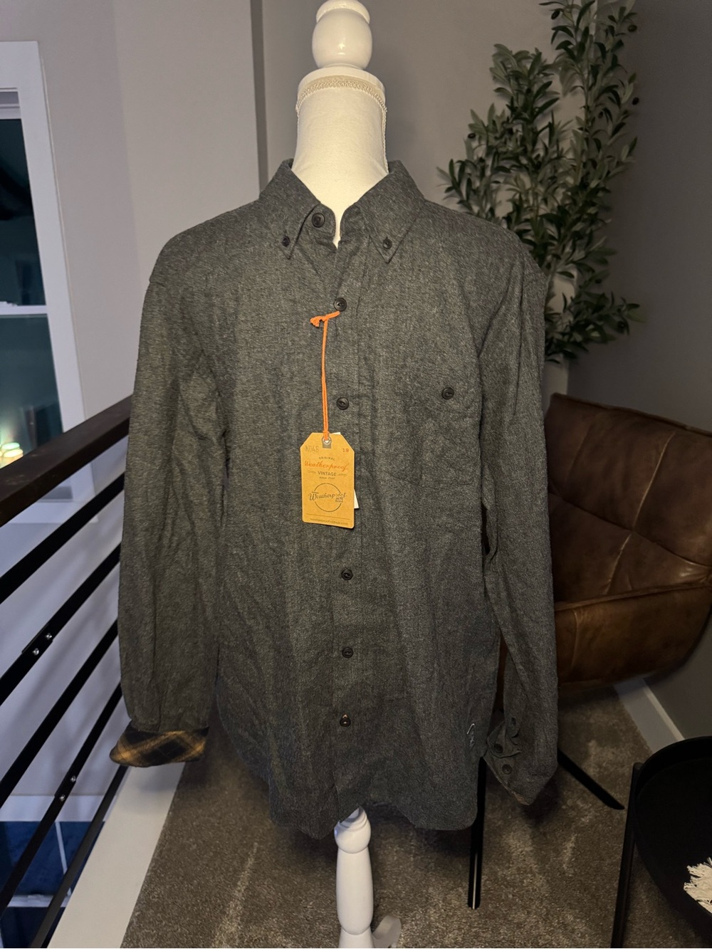 Men's Dark Gray Button-Down Shirt